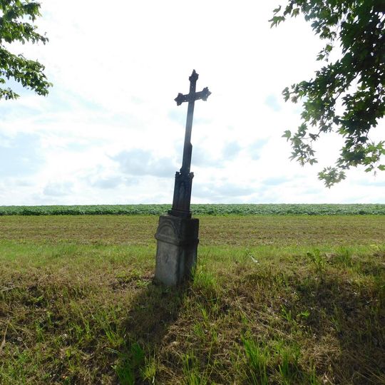 Kříž u cesty západně od Syrova