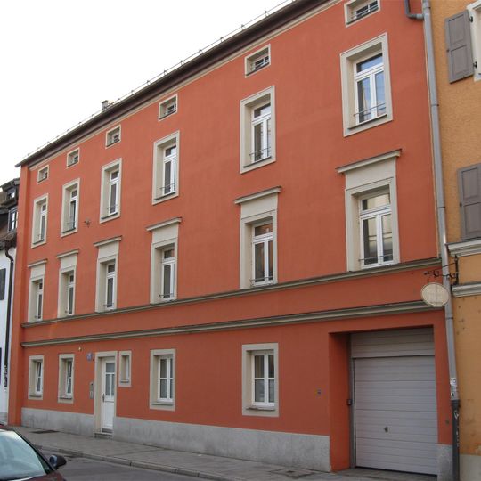 Wohn- und Geschäftshaus