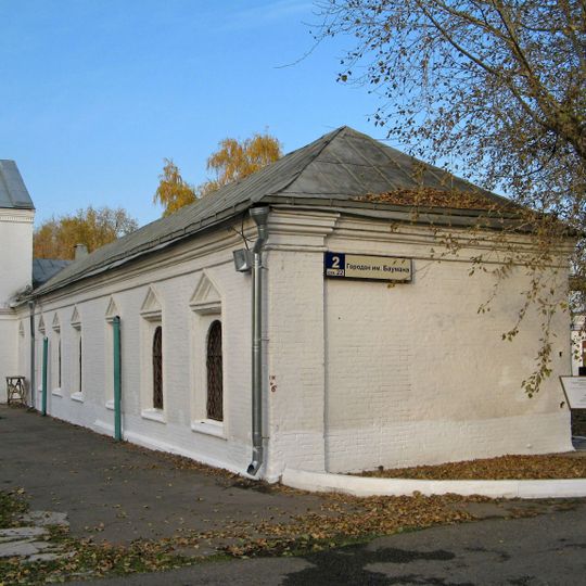 Служебные корпуса у Передних ворот — северный ледник