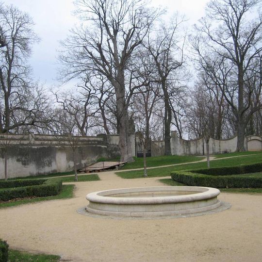 Kašna v západní části zámeckého parku v Benátkách nad Jizerou