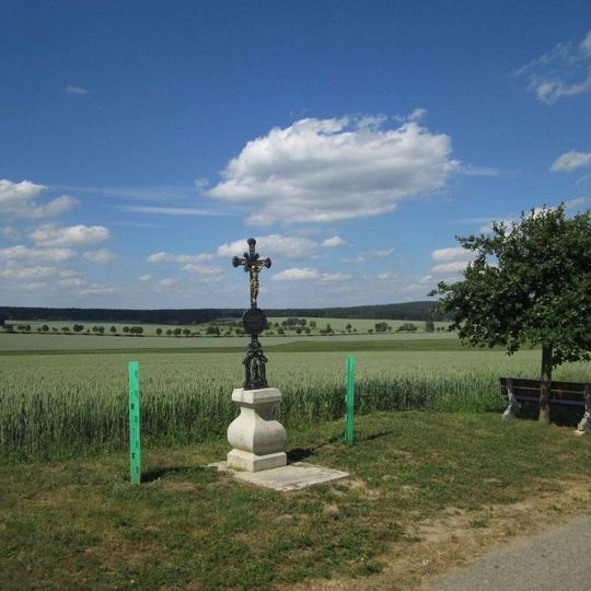 Kříž západně od Častrova u polní cesty