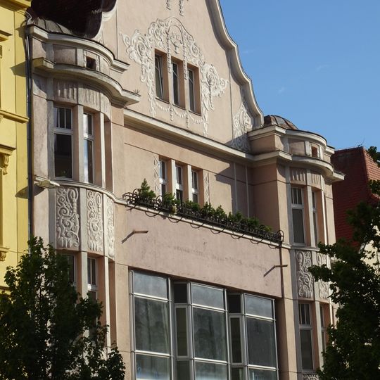 Wohn- und Geschäftshaus