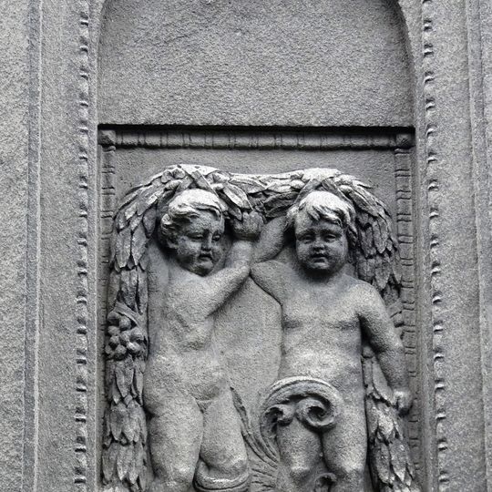 Nymburská 1995, relief sculpture