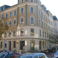 Mietshaus in geschlossener Bebauung in Ecklage mit Vorgarten Lohrstraße 31