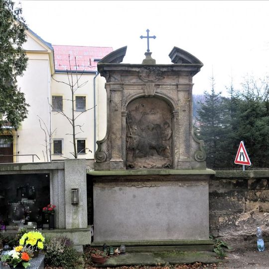 Kaplička IX. zastavení křížové cesty u kostela v Arnolticích