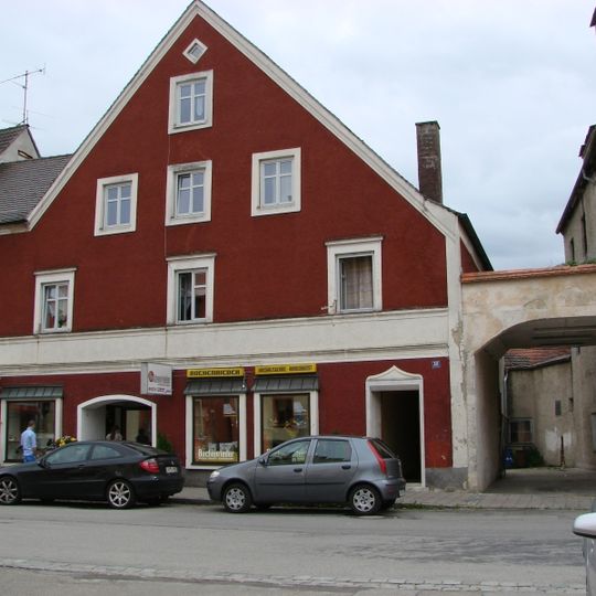 Wohn- und Geschäftshaus