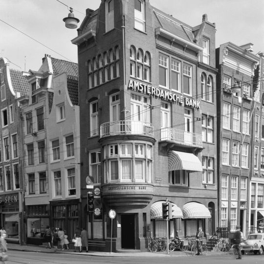 Kantoorgebouw in een door sobere Art Nouveau en Rationalisme beïnvloede stijl