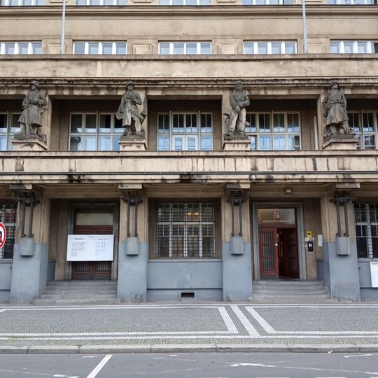 Statues of soldiers at Náměstí svobody 4