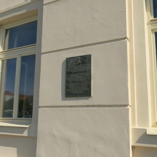 Pamětní deska Wolfganga Amadea Mozarta na domě 75/12 na náměstí Jana Žižky z Trocnova v Čáslavi