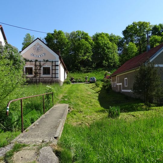 Lávka přes Roháč v Černíkovicích