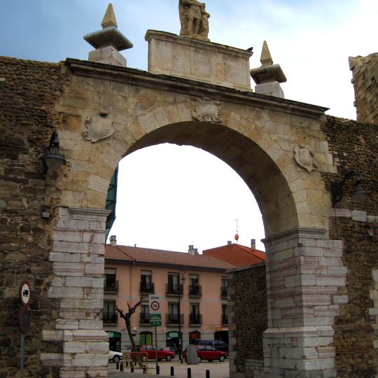 Puerta Castillo