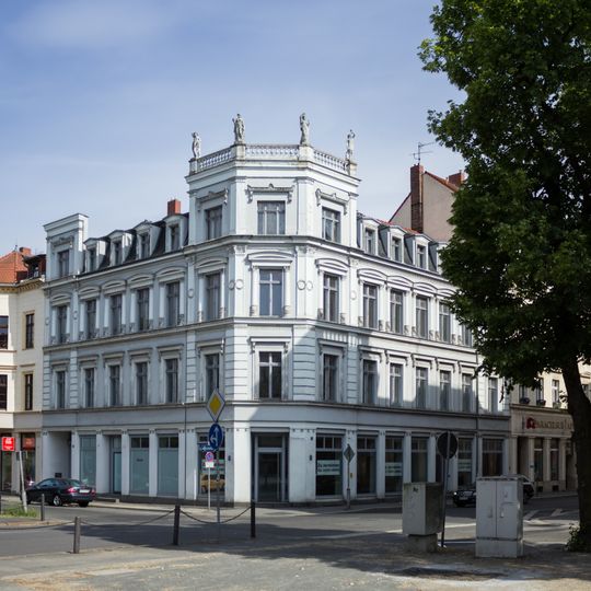 Mietshaus in geschlossener Bebauung, Eckhaus Elisabethstraße 37