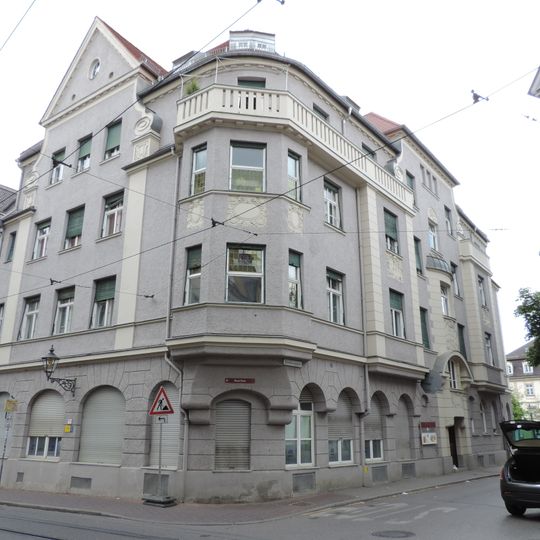 Wohn- und Geschäftshaus