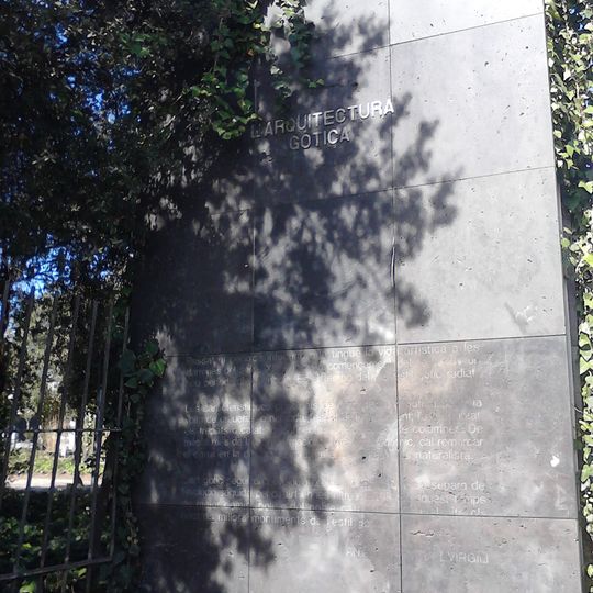 Les Glòries Catalanes: L'arquitectura gòtica