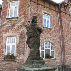 Socha svatého Jana Nepomuckého u domu Liberecká 143 v Markvarticích