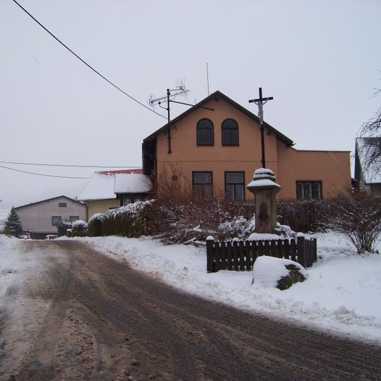 Kříž na rozcestí v Košově