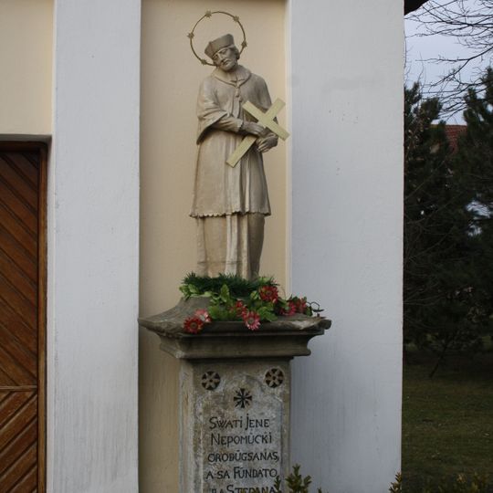 Socha sv. Jana Nepomuckého u kaple Narození panny Marie v Chroustově