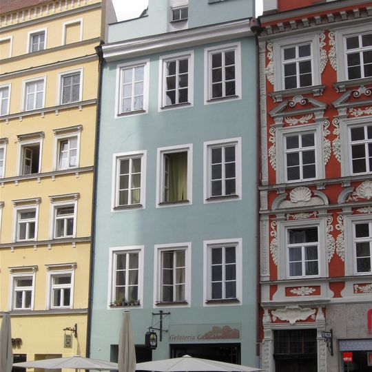 Wohn- und Geschäftshaus