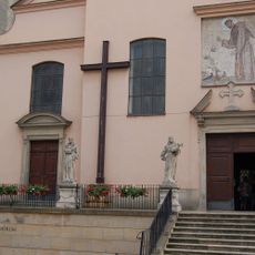 Kříž u kostela na Kapucínském náměstí