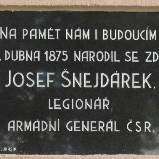 Pamětní deska Josefa Šnejdárka v Napajedlech