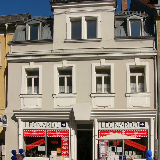 Wohn- und Geschäftshaus