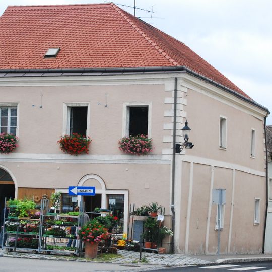 Wohn- und Geschäftshaus