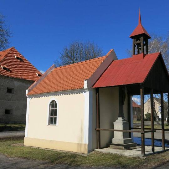 Kaple na návsi ve Volenicích