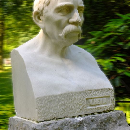 Juan Rodríguez Muñiz Bust