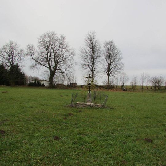 Kříž na severním okraji Žirova