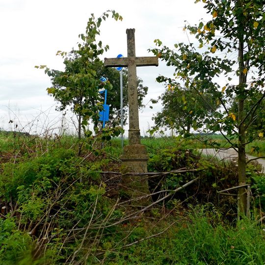 Kříž na křižovatce západně od Radějova