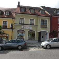 Korbbogiges Einfahrtstor