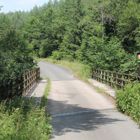 Most přes Dračici severovýchodně od Velkého Londonu