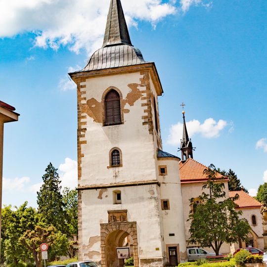 Zvonice u kostela Zvěstování Panny Marie v Miletíně