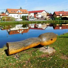 Rybář na návsi v Kytíně