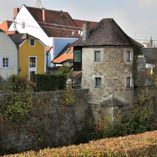 Bürgerhaus und Wehrturm