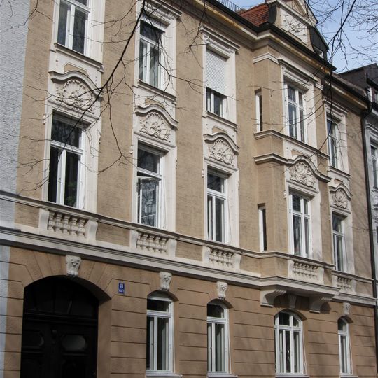 Symmetrische Häuserreihe