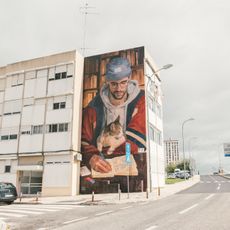 Através de iconografias e símbolos, Jorge Charrua inspira-se na cultura urbana mas recorre a uma pintura tradicional para estabelecer pontos de contacto entre um presente recente e um passado distante.