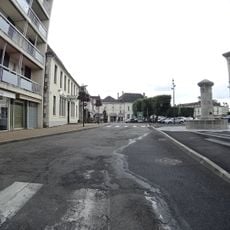Construite en 1847 sur la place Saint-Pierre, cette fontaine a été démontée en 2017 lors de la rénovation de la place. Suite à la mobilisation de la population, elle a été remontée en 2019 à son emplacement actuel mais n'est plus alimentée en eau.