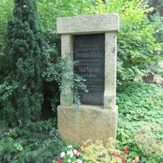 Gudrunstraße, Grabstätte Hermann Mächtig auf dem Städtischen Zentralfriedhof Gudrunstraße