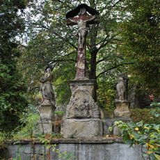 Golgota, súsošie malej kalvárie, kríž s korpusom na podstavci