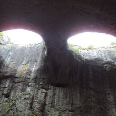 Prohodna Cave