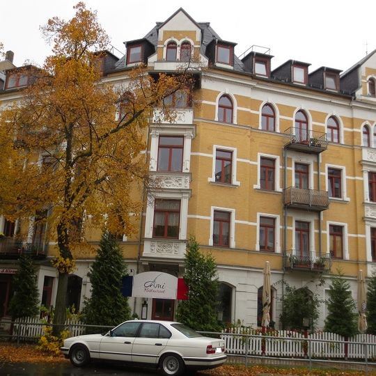 Mietshaus in geschlossener Bebauung in Ecklage Enzmannstraße 17