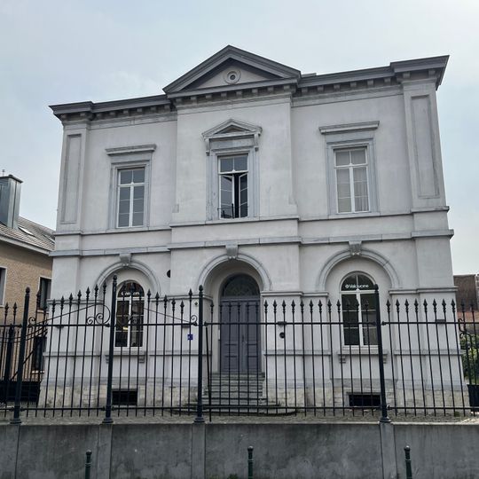 Maison communale de Laeken de la rue des Palais Outre-Ponts