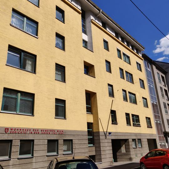 Gemeindebau Braunhirschengasse 8-10