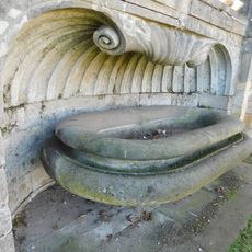 Kašna ve východní části balustrády v zahradě zámku v Brandýse nad Labem