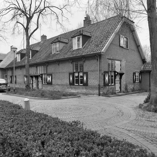 Blok van vier op een rij gelegen arbeiderswoningen