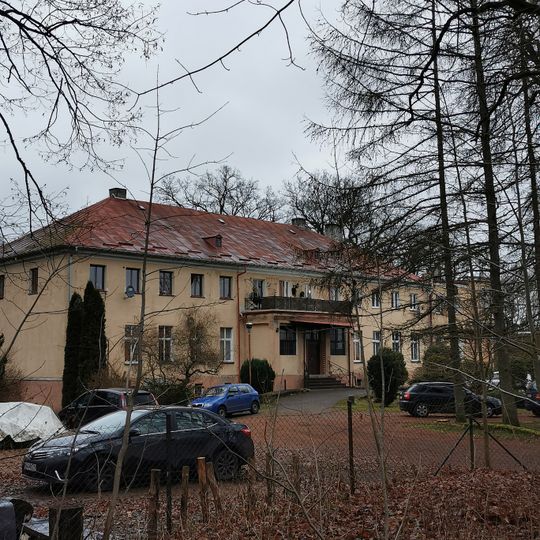 Zespół pałacowy w Borzęcinie