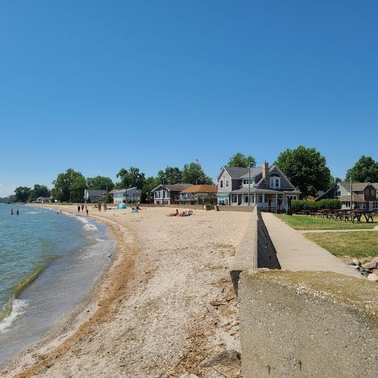 Luna Pier Public Beach