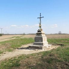 Kříž u silnice východně od Holan