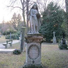 Ondrejský cintorín, náhrobník so sochou